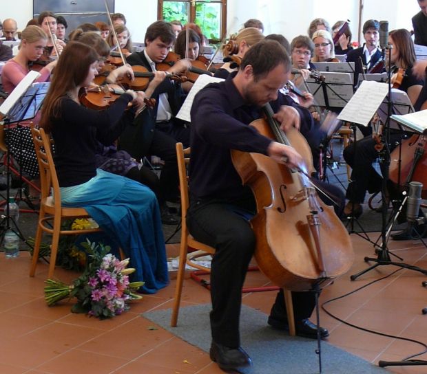 Sólový part ve Dvořákově cellovém koncertu zahrál prof. Martin Škampa